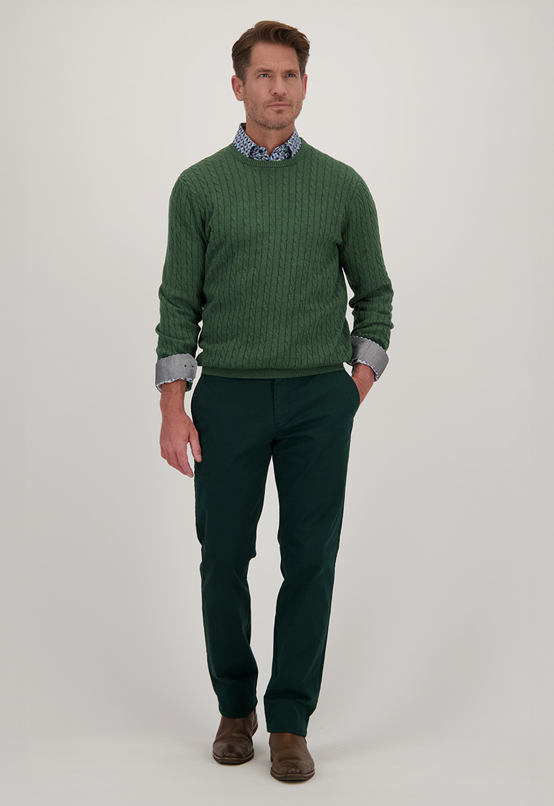Monochrome look in trendkeur groen