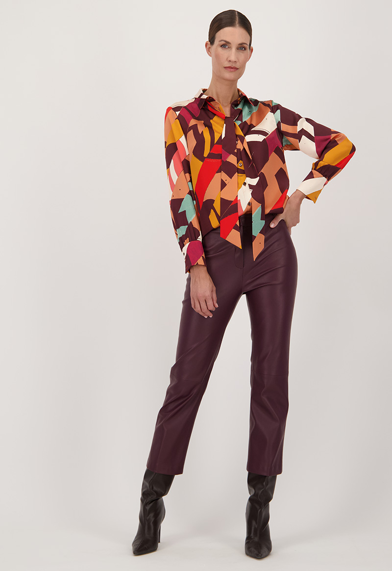 Look de bureau avec imprimé moderne