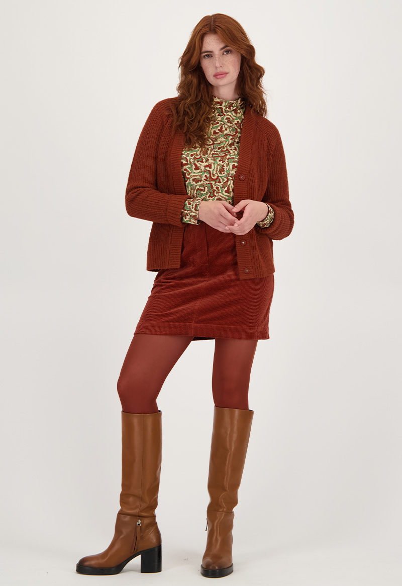 Look chaleureux en brun rouille