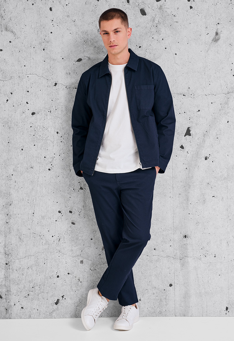 Look moderne avec du bleu et du blanc