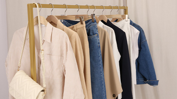 Garde-robe capsule : 10 pièces indispensables
