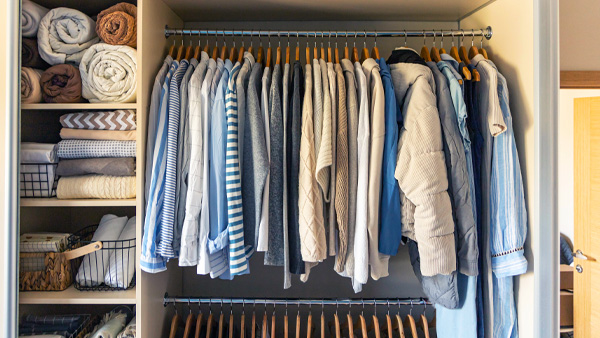 Comment ranger sa garde-robe en 5 étapes